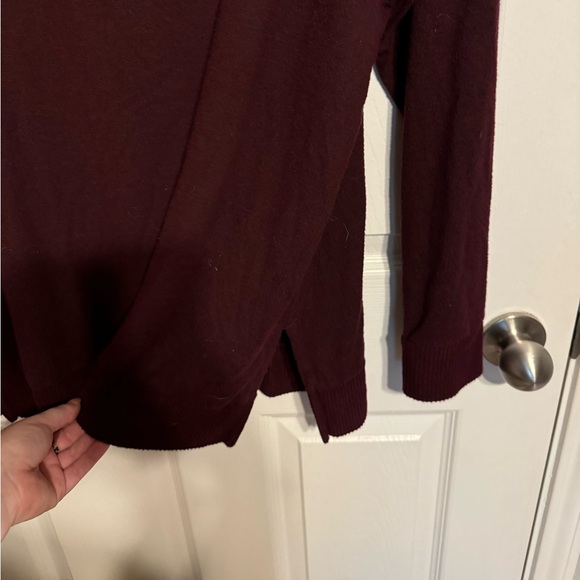 Lucky Brand Maroon Long Sleeve V neck Sweater lightweight - Picture 3 of 3